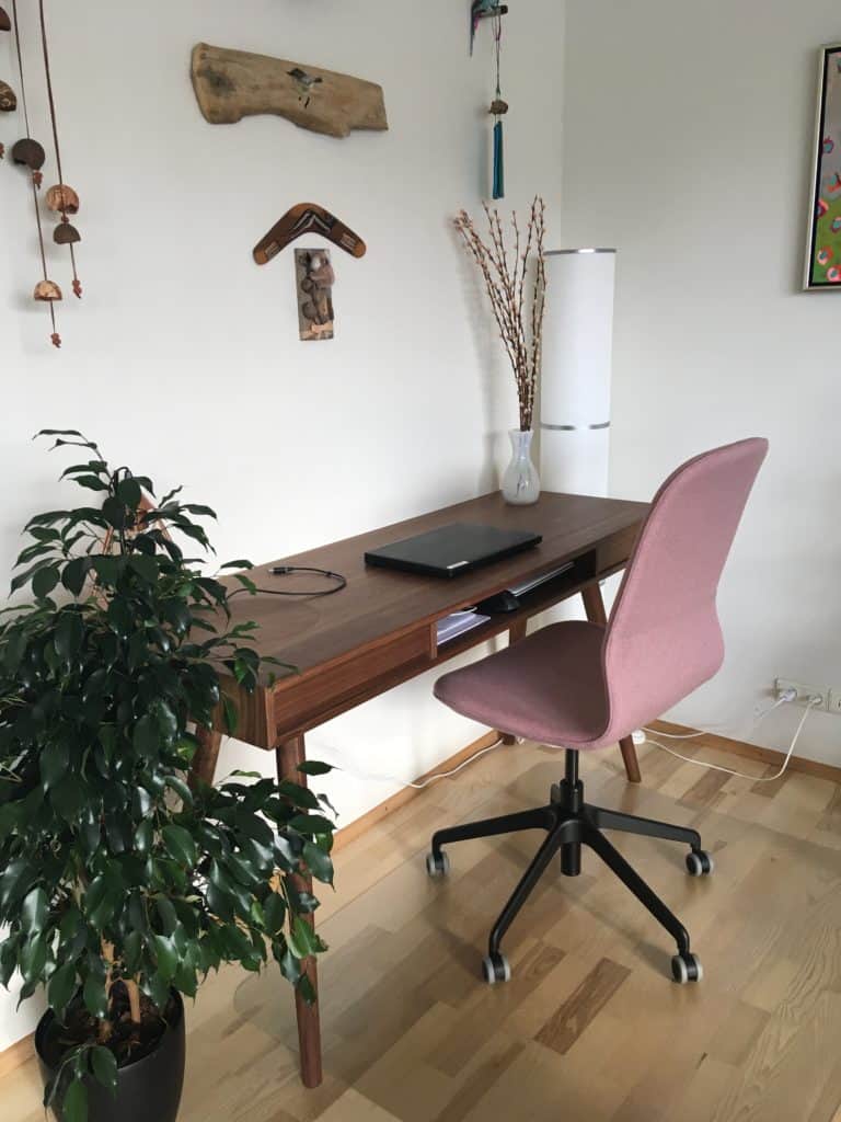 Så kom kontorstolen på plads