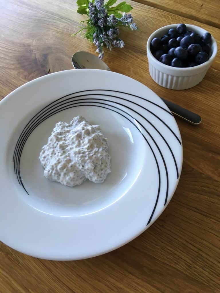 Chiagrød med mandelmælk