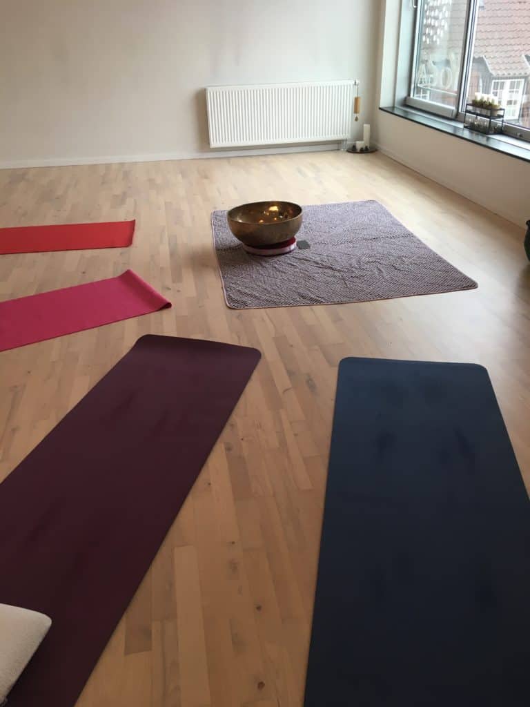 Søndag var jeg til yoga og klang i Drop In Yogas lokaler i Kulturmaskinen
