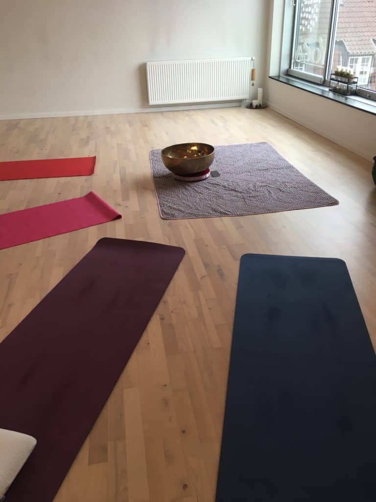 Søndag var jeg til yoga og klang i Drop In Yogas lokaler i Kulturmaskinen
