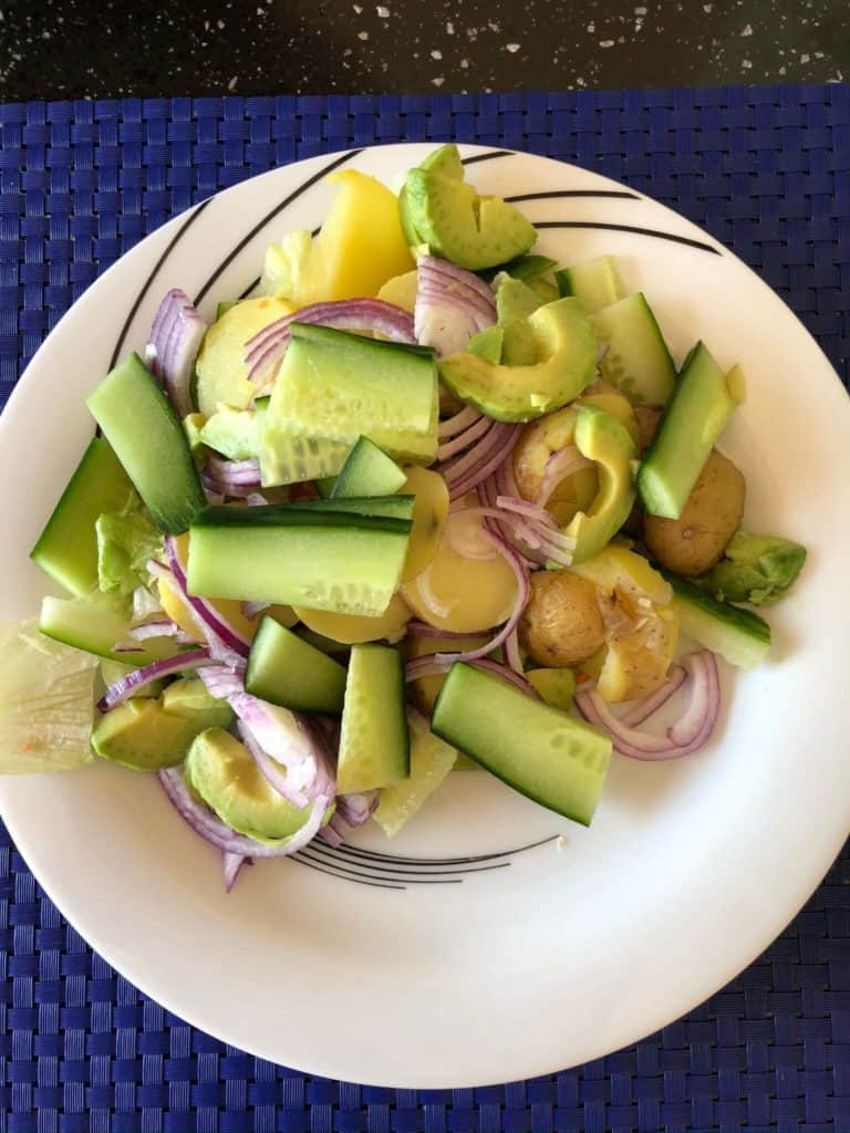 Anret ingredienserne på en tallerken