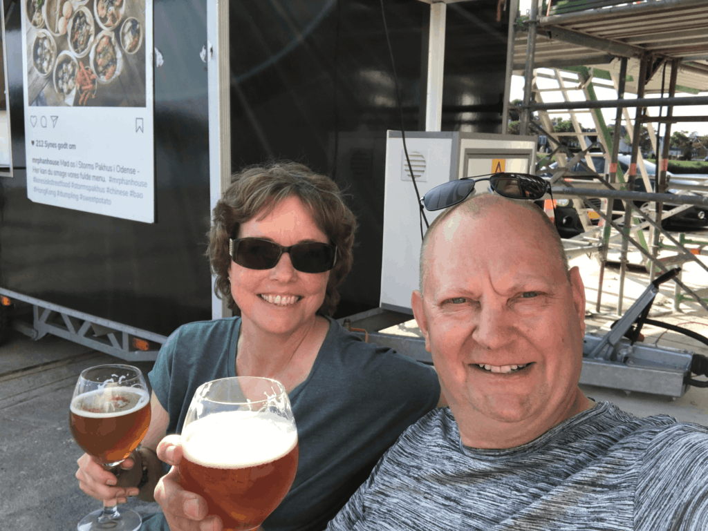 En lille øl på Munkebo Brewery på Odense havn Sct Hans aften