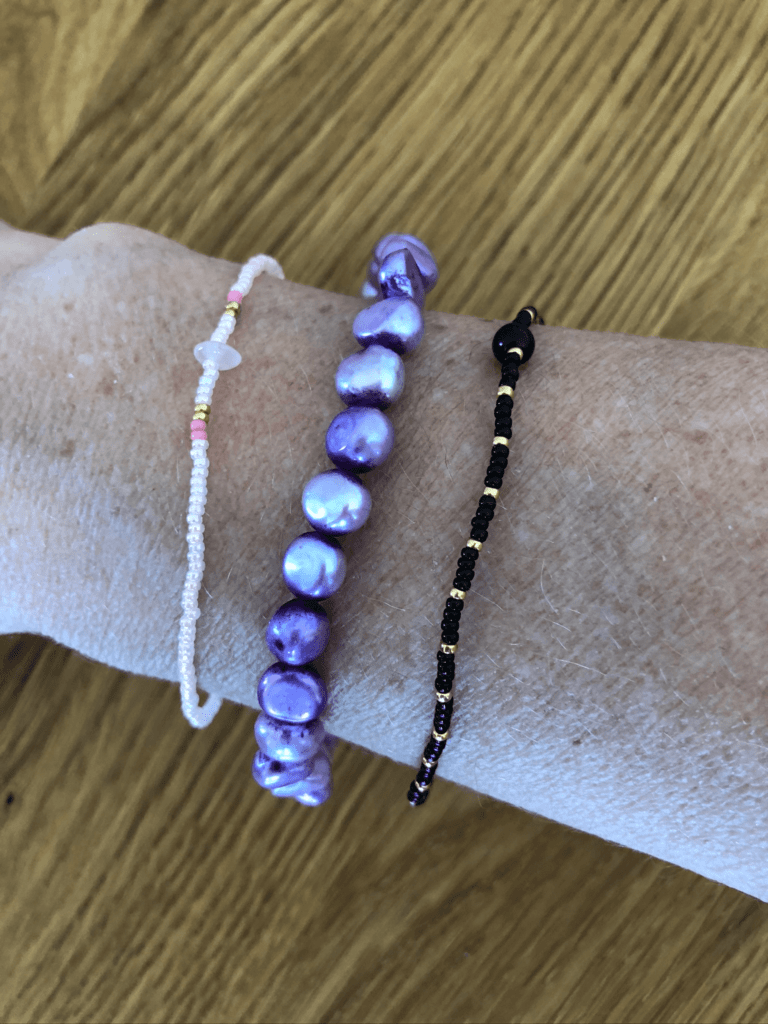 armbåndene kan også styles med et af mine gamle armbånd med ferskvandsperler