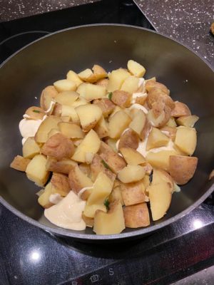 snit-de-afkølede-kartofler-i-mundrette-stykker