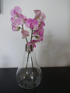 Edison vase med ærterblomster