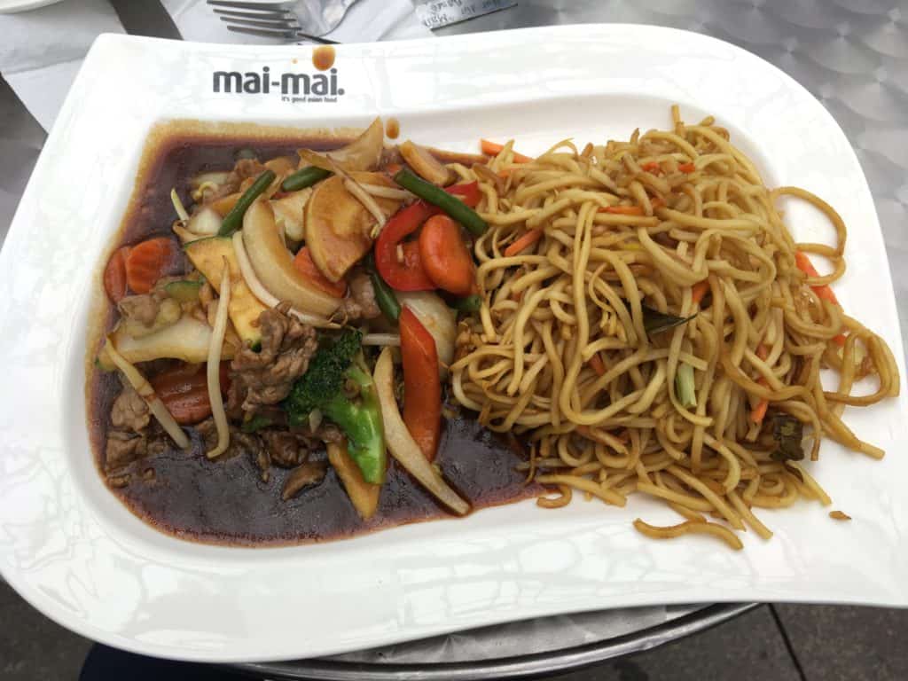 Frokost på Mai-mai lørdag på rådhuspladsen