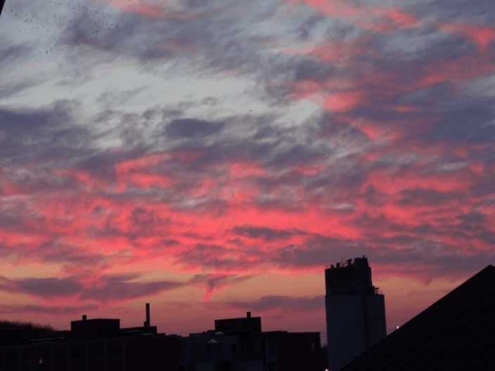 Rød vattet himmel over Byens Ø