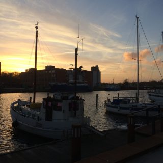 Solnedgang over bådene