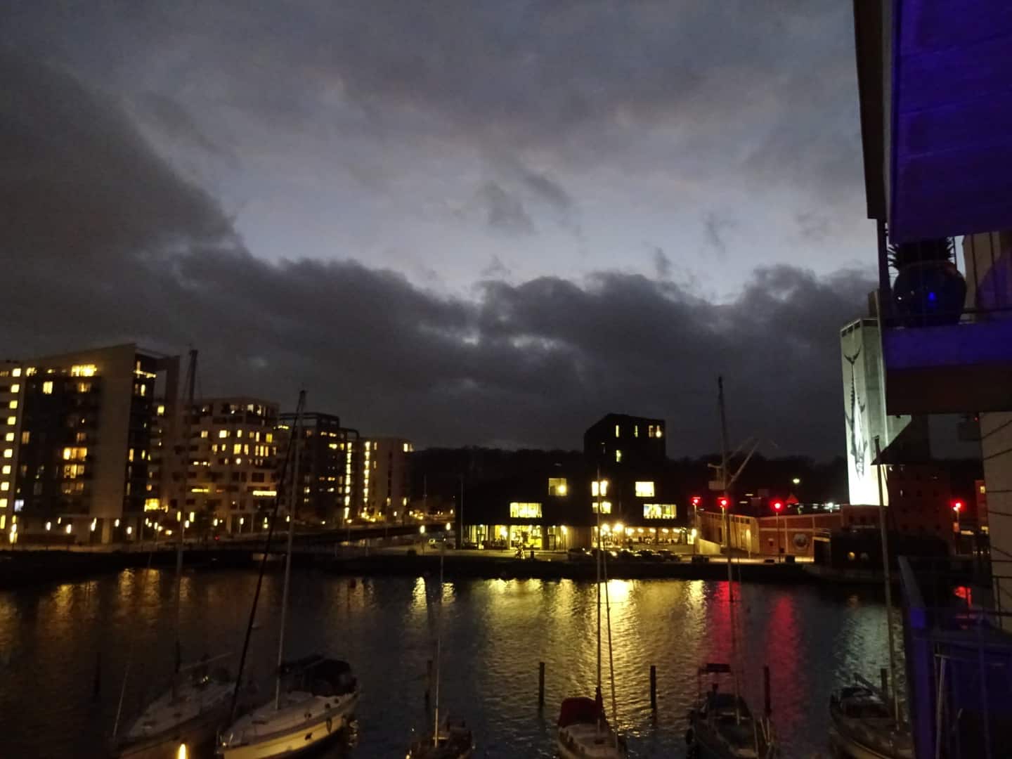 Mørke skyer over Odense havn