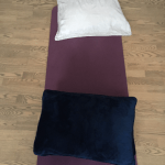 Pude under hoved og knæ og så er jeg klar til meditation
